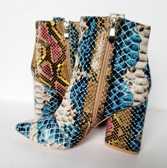 Pointed toe snake print booties - Picture 1 of 5